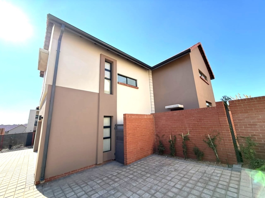 To Let 3 Bedroom Property for Rent in Wild Olive Estate Free State